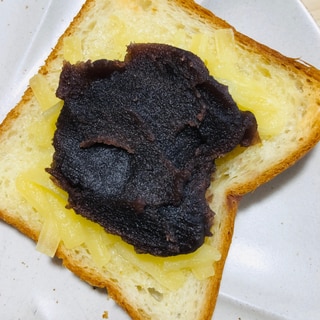 チーズと黒ごま餡のトースト
